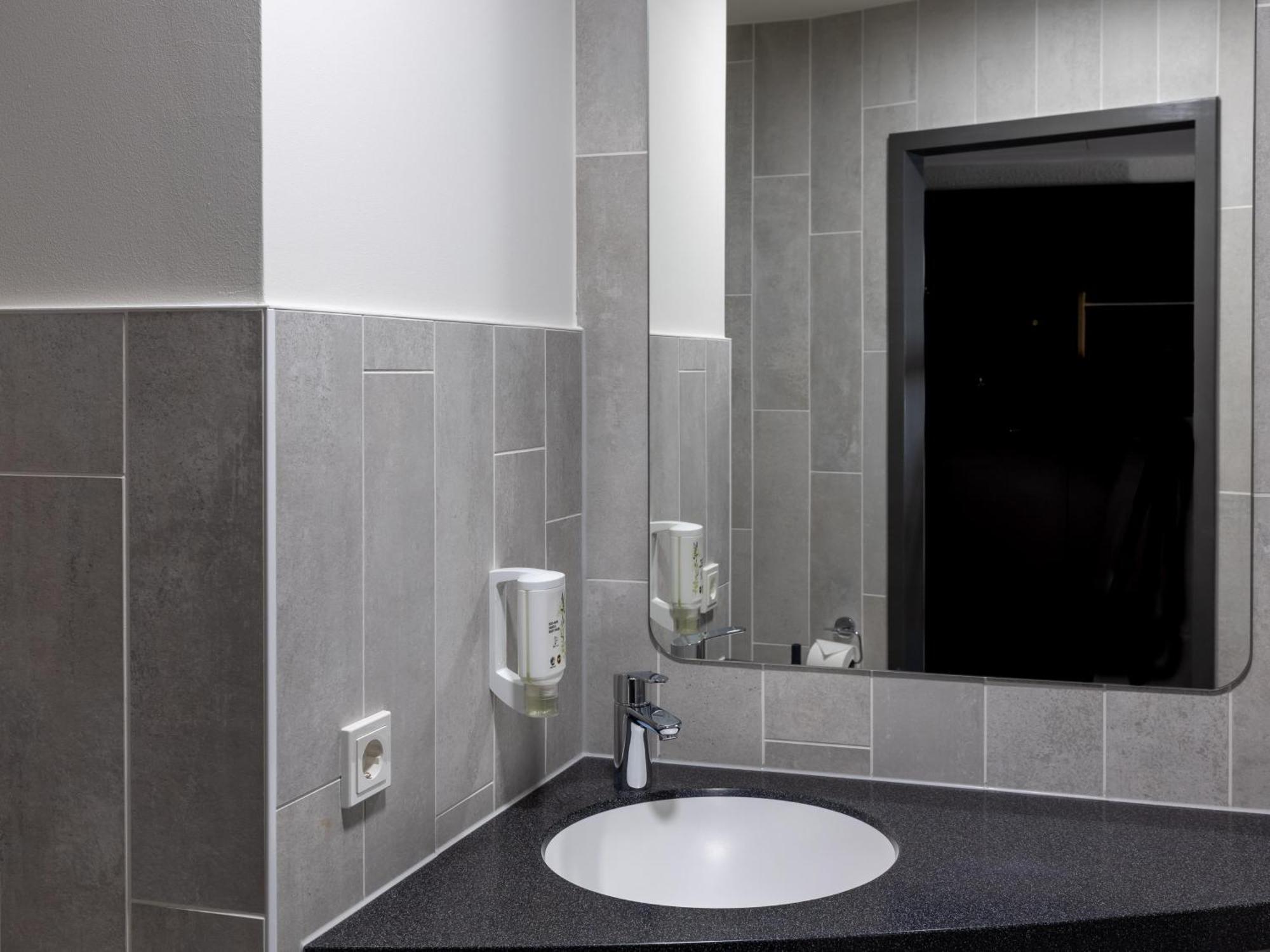 B&B Hotel Fulda-Hbf Экстерьер фото